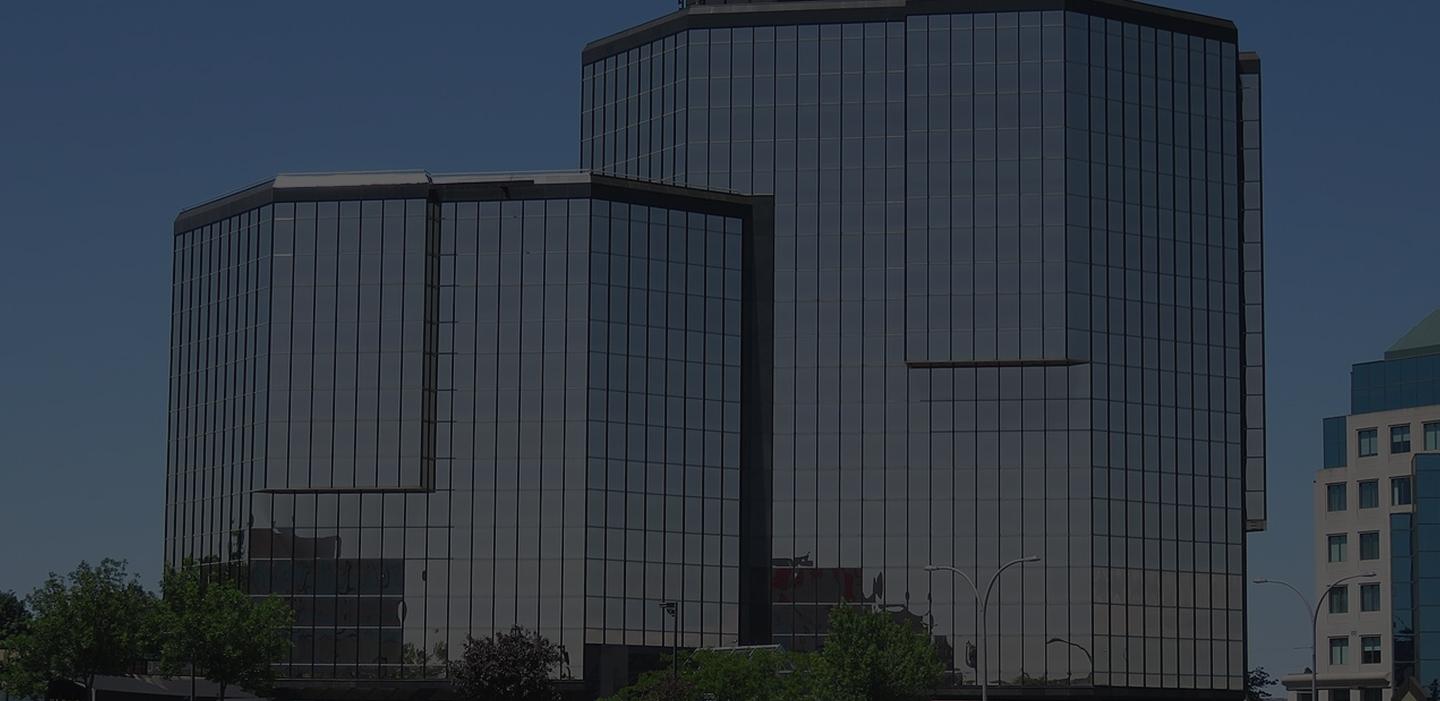 Quartier d'affaires de Laval avec des tours modernes