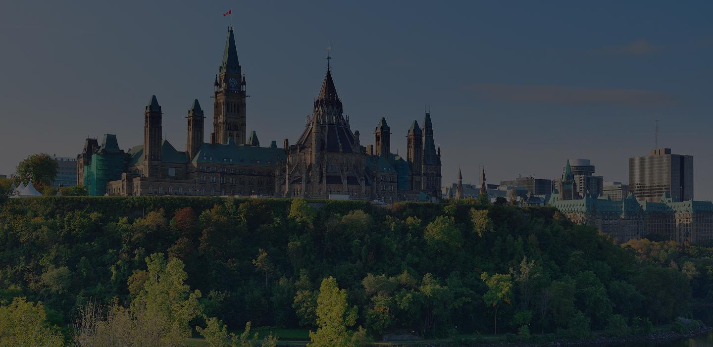 Vue du Parlement d'Ottawa et de la rivière des Outaouais