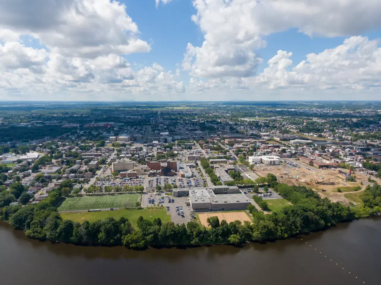 Vue de Trois-Rivières au bord du fleuve Saint-Laurent